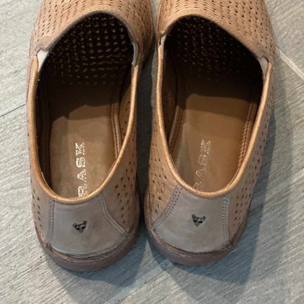Trask All Perforated Leather Tan Loafers Women’s Sz 9M - Picture 4 of 6